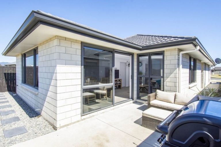 Photo of property in 15 Ponga Place, Papamoa Beach, Papamoa, 3118