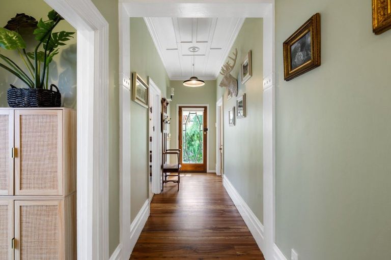 Photo of property in 13 Roslyn Road, Bluff Hill, Napier, 4110