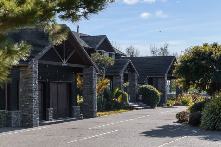 Photo of property in 2 Otaihanga Road, Paraparaumu Beach, Paraparaumu, 5032
