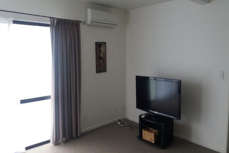 Photo of property in 3 Nadine Place, Mangere Bridge, Auckland, 2022