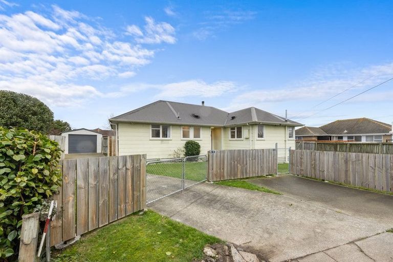 Photo of property in 23 Lambeth Crescent, Northcote, Christchurch, 8052
