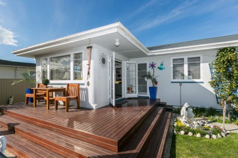 Photo of property in 9a Cornwall Road, Taradale, Napier, 4112