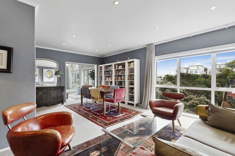 Photo of property in Kingsgate Flats, 10 Austin Street, Mount Victoria, Wellington, 6011