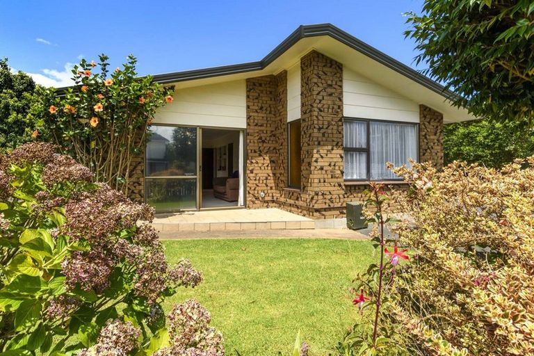Photo of property in 2/230 Ngatai Road, Otumoetai, Tauranga, 3110