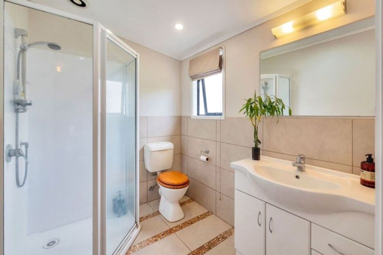 Photo of property in 106 Queen Street, Waiuku, 2123