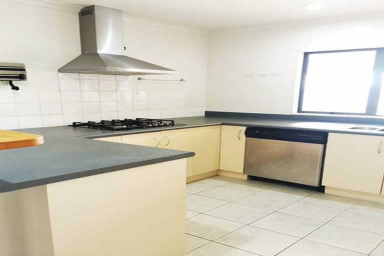 Photo of property in 74 Hetherington Road, Ranui, Auckland, 0612