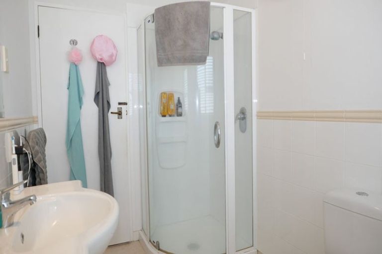 Photo of property in 8 Tui Crescent, Waikanae, 5036