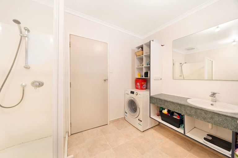 Photo of property in 2/2 Kashmir Road, Glen Eden, Auckland, 0602