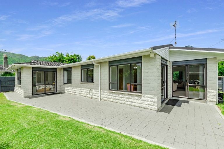 Photo of property in 35 Ngaio Road, Waikanae, 5036