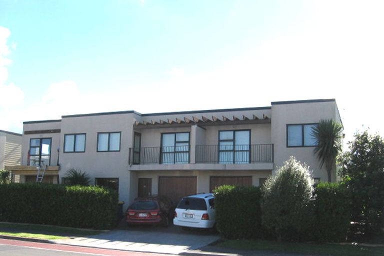 Photo of property in 13 Gunner Drive, Te Atatu Peninsula, Auckland, 0610