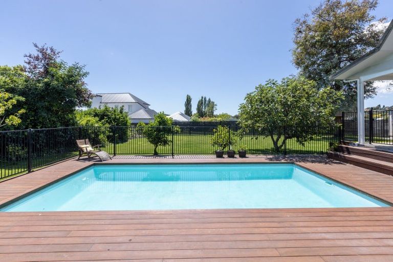 Photo of property in 32 Lucknow Road, Havelock North, 4130