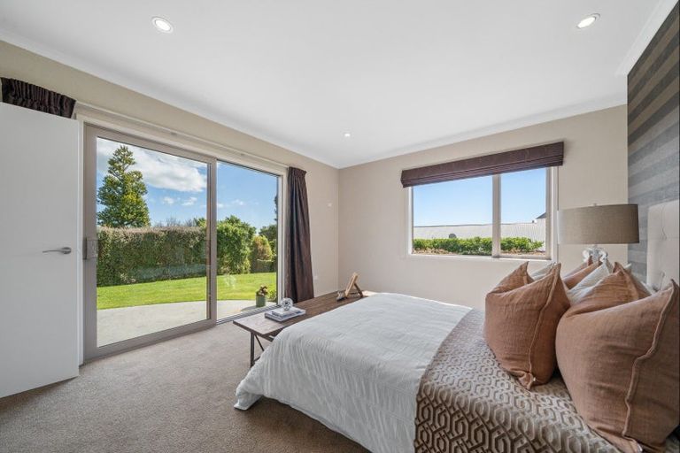 Photo of property in 5b Tupuhi Place, Highlands Park, New Plymouth, 4312