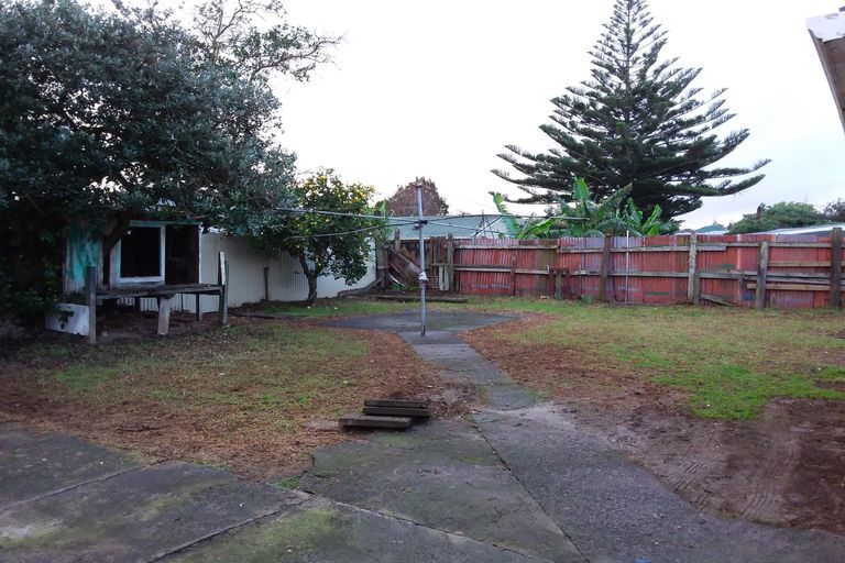 Photo of property in 533 Massey Road, Mangere, Auckland, 2022