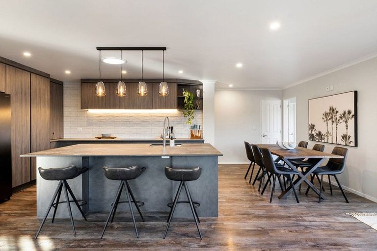 Photo of property in 28 Madison Street, Cambridge, 3434