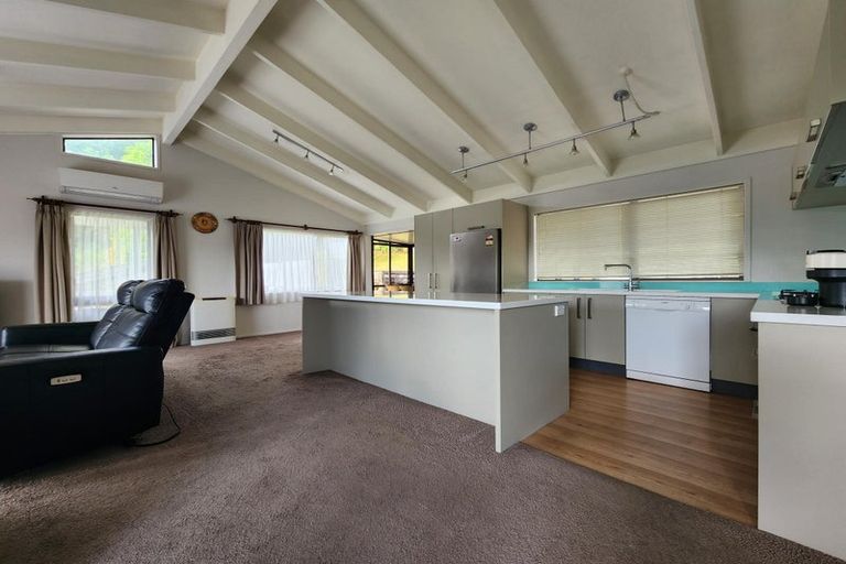 Photo of property in 6 Winstone Place, Highlands Park, New Plymouth, 4312