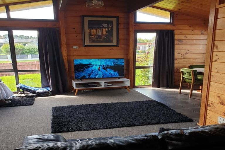 Photo of property in 118 Racecourse Road, Waiuku, 2123