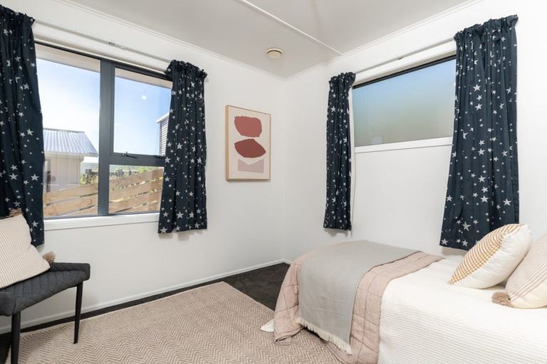 Photo of property in 14 Rice Crescent, Newlands, Wellington, 6037