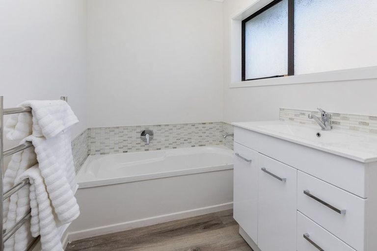 Photo of property in 10 Westerleigh Street, Bishopdale, Christchurch, 8053