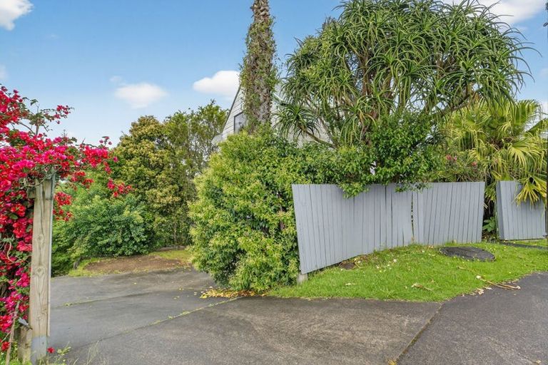 Photo of property in 23/24 Beswick Place, Birkdale, Auckland, 0626
