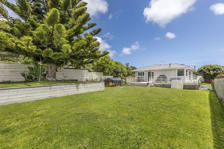 Photo of property in 29 Tirowhanga Road, Paremata, Porirua, 5024