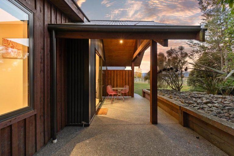 Photo of property in 32 Sarahs Hill, Hahei, Whitianga, 3591