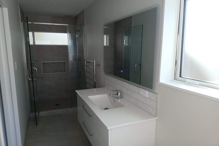 Photo of property in 39a Tui Glen Road, Birkenhead, Auckland, 0626