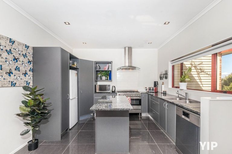 Photo of property in 1 Comber Place, Johnsonville, Wellington, 6037