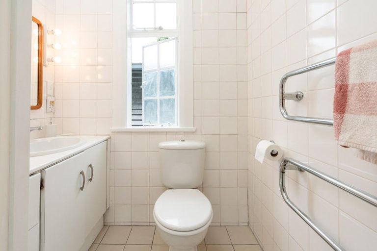 Photo of property in Pukehinau Flats, 4/1 Brooklyn Road, Mount Cook, Wellington, 6011