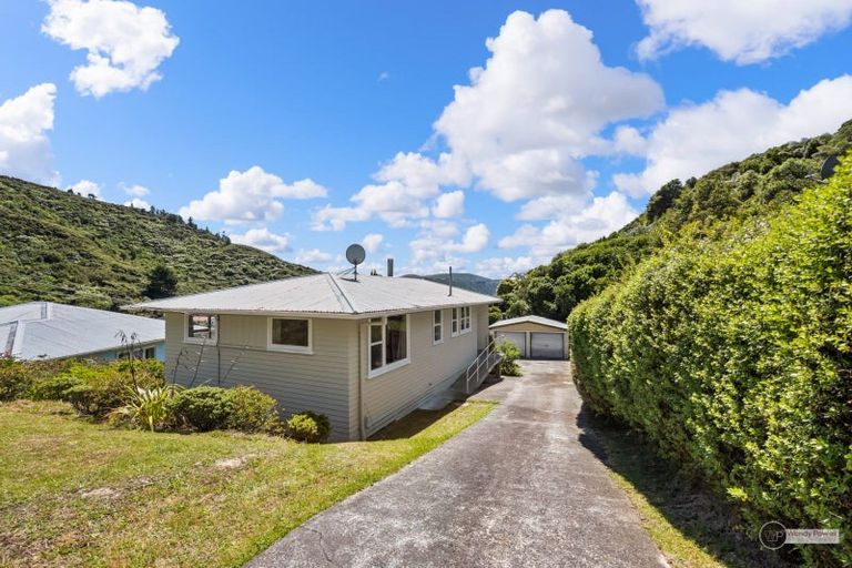 Photo of property in 12 Holmes Grove, Naenae, Lower Hutt, 5011