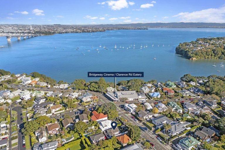 Photo of property in 1/123 Queen Street, Northcote Point, Auckland, 0627