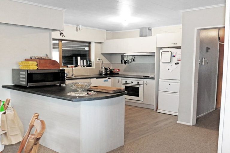 Photo of property in 76 Cook Street, Foxton, 4814