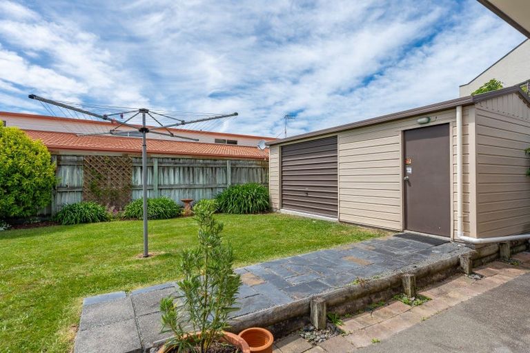 Photo of property in 8 Arataki Road, Havelock North, 4130