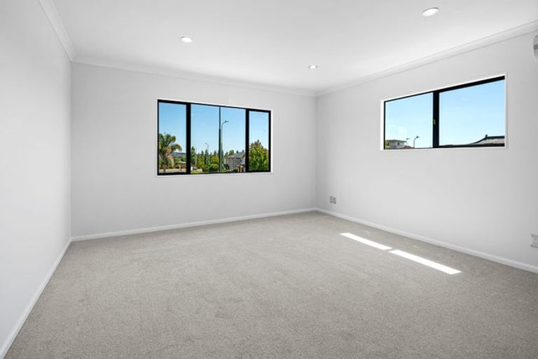 Photo of property in 35 Kestev Drive, Flat Bush, Auckland, 2016