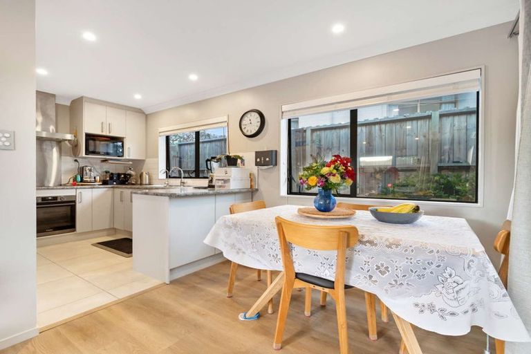 Photo of property in 42 Bodi Place, Te Atatu South, Auckland, 0610