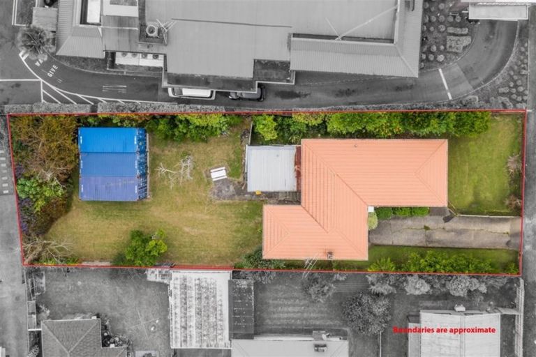 Photo of property in 3370 Great North Road, Glen Eden, Auckland, 0602