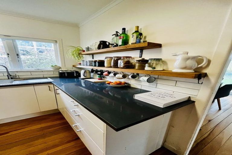 Photo of property in 34 Highland Avenue, Titirangi, Auckland, 0604
