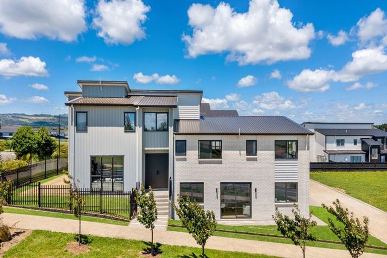 Photo of property in 14 Parkmore Drive, Rosehill, 2113