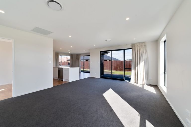 Photo of property in 7 Mccahon Drive, Rangiora, 7400