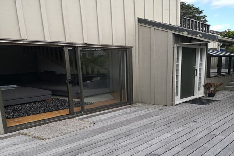 Photo of property in 2/8 Theodora Place, Mairangi Bay, Auckland, 0630