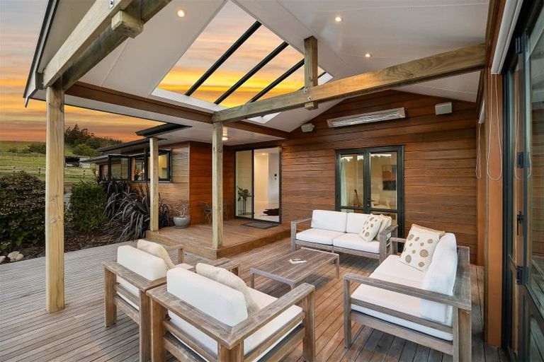 Photo of property in 883 Peak Road, Helensville, 0875