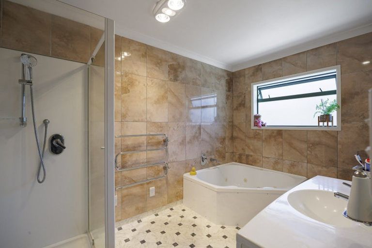 Photo of property in 37 Brooklands Drive, Havelock North, 4130