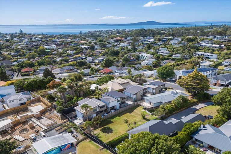 Photo of property in 83 Matipo Road, Mairangi Bay, Auckland, 0630