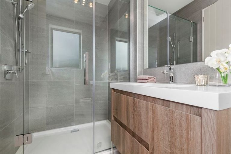 Photo of property in 31 Maka Terrace, Orewa, 0931