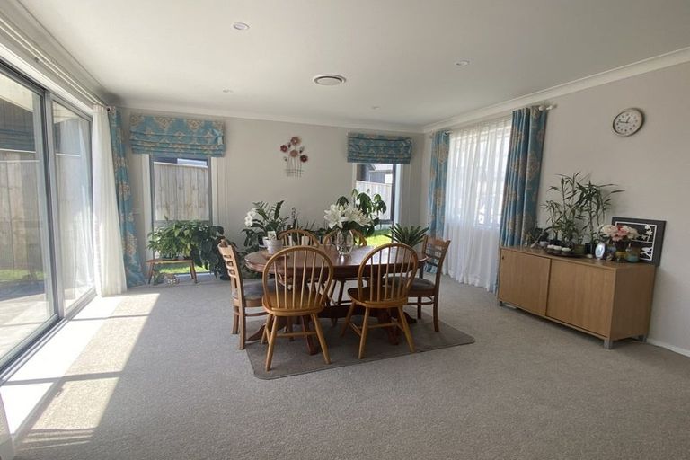 Photo of property in 59 Queen Charlotte Drive, Aotea, Porirua, 5024