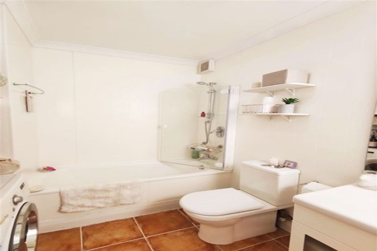Photo of property in Hobson Court Flats, 59/70u Hobson Street, Thorndon, Wellington, 6011