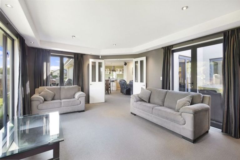 Photo of property in 25 Linkwater Way, Parklands, Christchurch, 8083