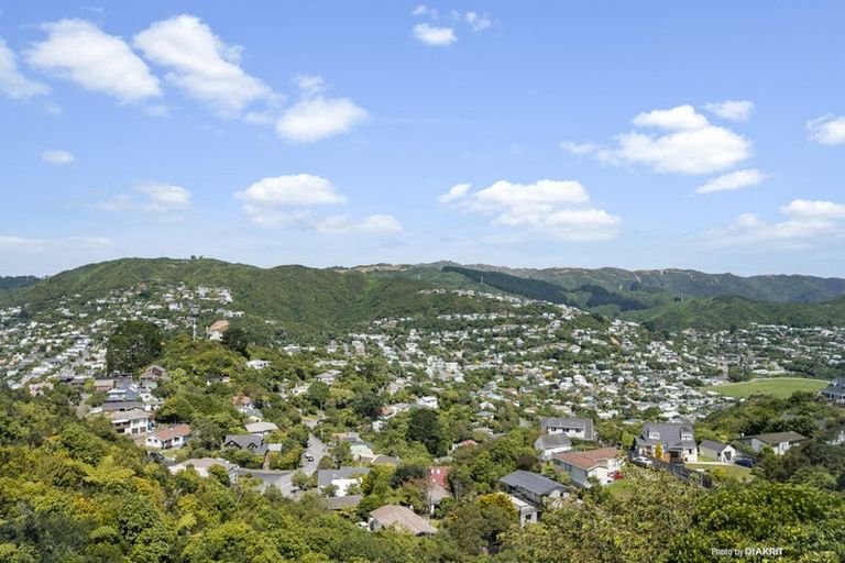 Photo of property in 28 Cathie Place, Karori, Wellington, 6012