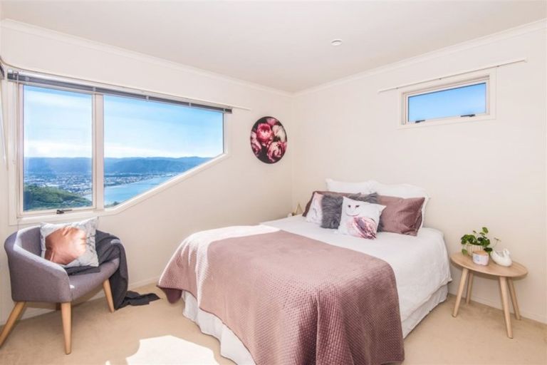 Photo of property in 45 Tamworth Crescent, Newlands, Wellington, 6037