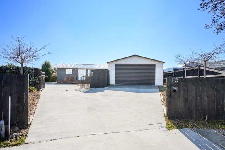 Photo of property in 10 Gladys Place, Kelvin Grove, Palmerston North, 4414