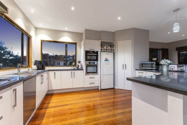 Photo of property in 8a Kiriwai Road, Paremata, Porirua, 5024